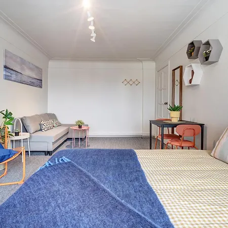 Funky Penthouse Center Bed & Breakfast *