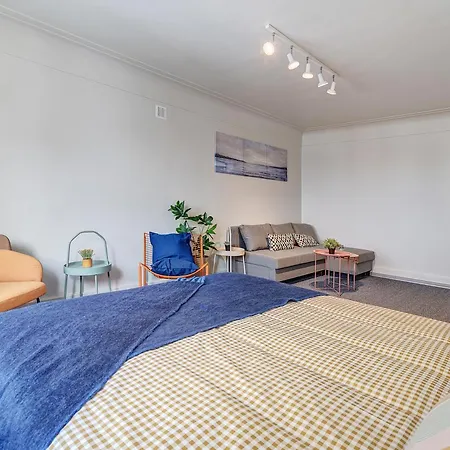 Funky Penthouse Center Bed & Breakfast