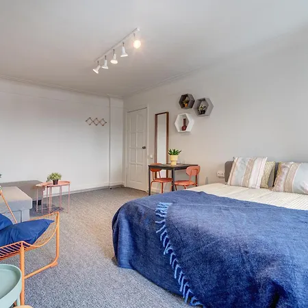 לינה וארוחת בוקר Funky Penthouse Center קובנה