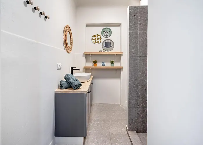 Funky Penthouse Center