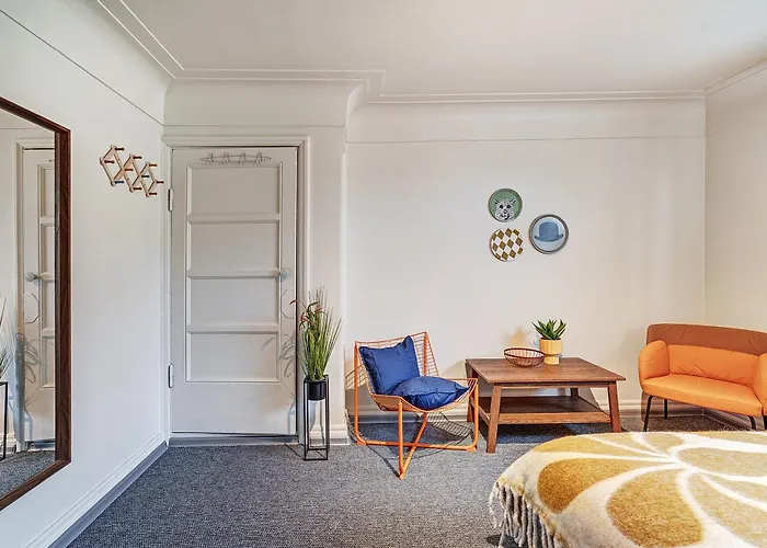 Funky Penthouse Center